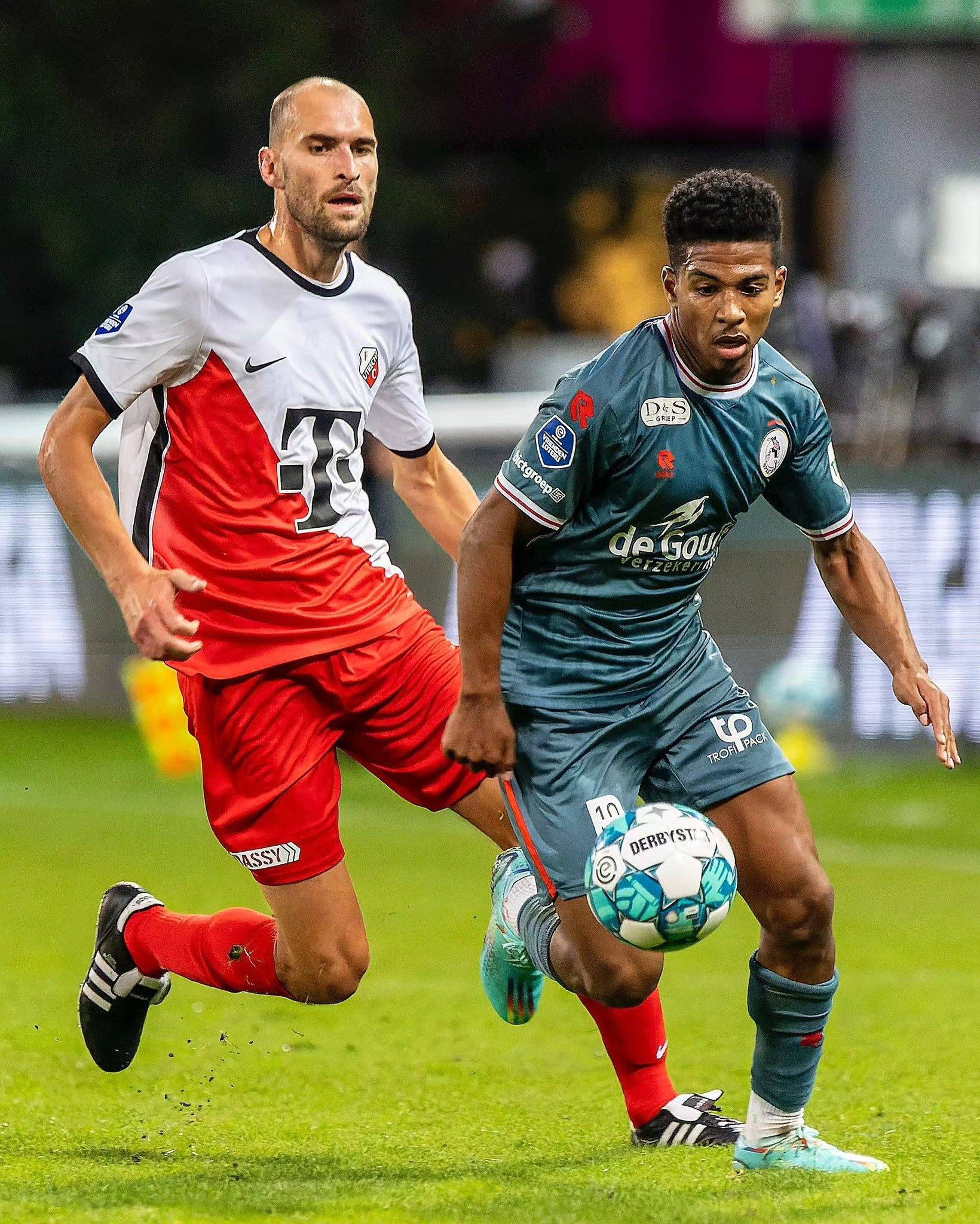 属于中国D 属于中国D